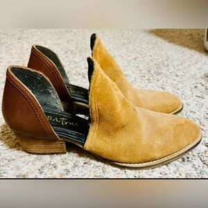 Women's Tan and Brown Mules